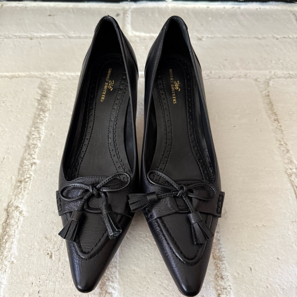 Brooks Brothers black leather kitten heel